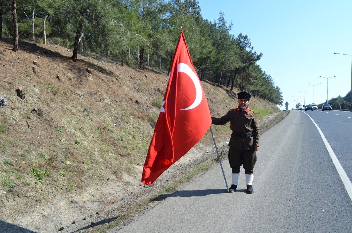 52 Yaşında İstanbul\'dan Çanakkale\'ye Yürüyor
