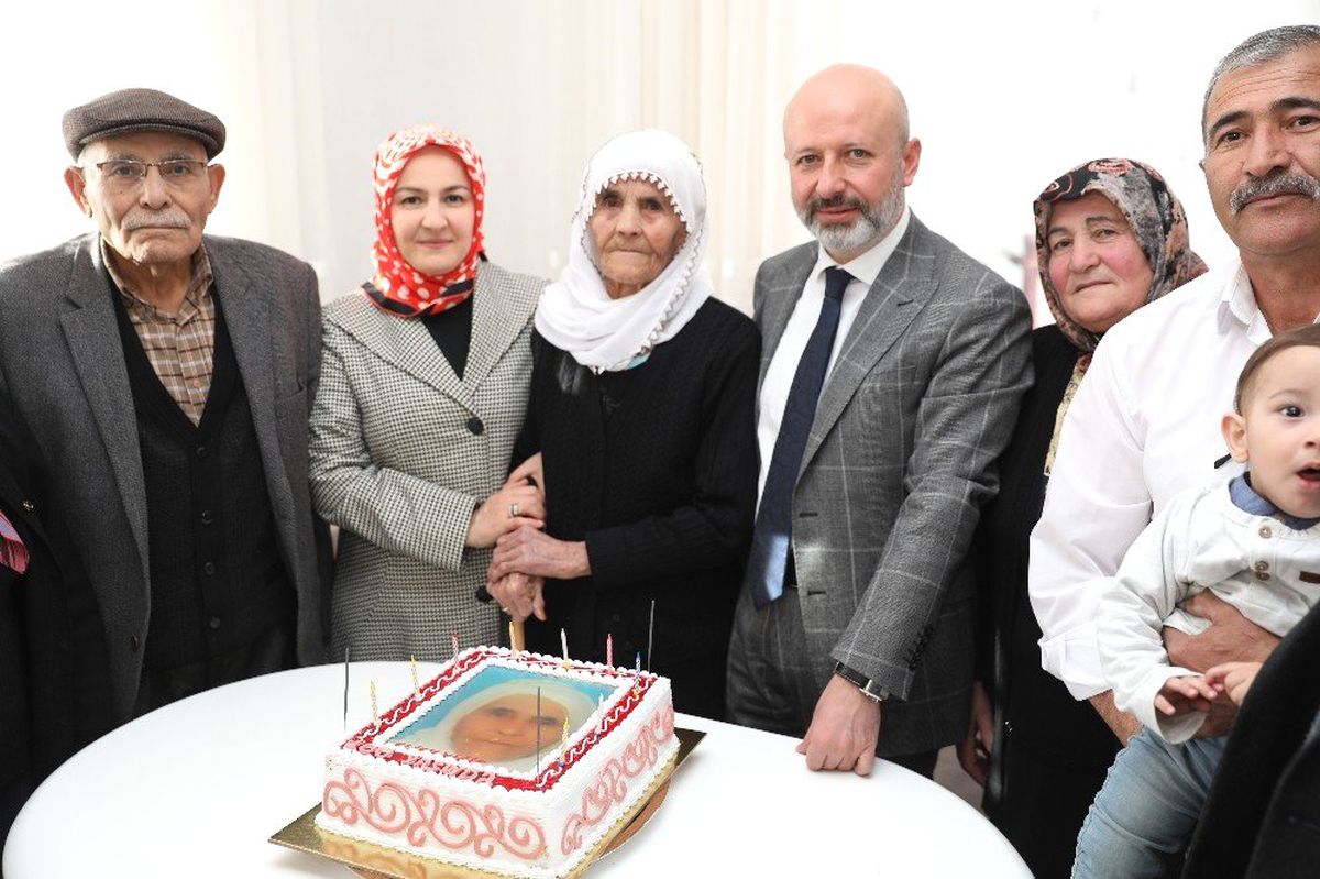 7 Çocuğu ve 82 Torunu Olan Elife Yiğit 100. Yaşını Kutladı
