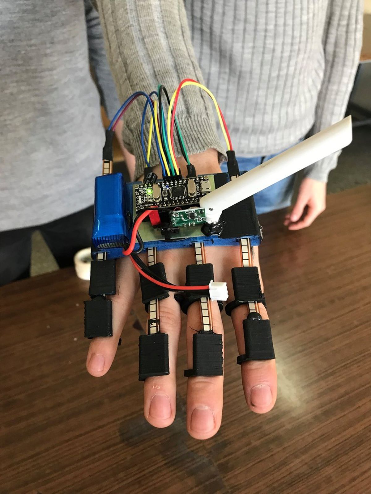 Afazi Hastaları İçin "Etkileşimli Robotik Eldiven" Geliştirdiler
