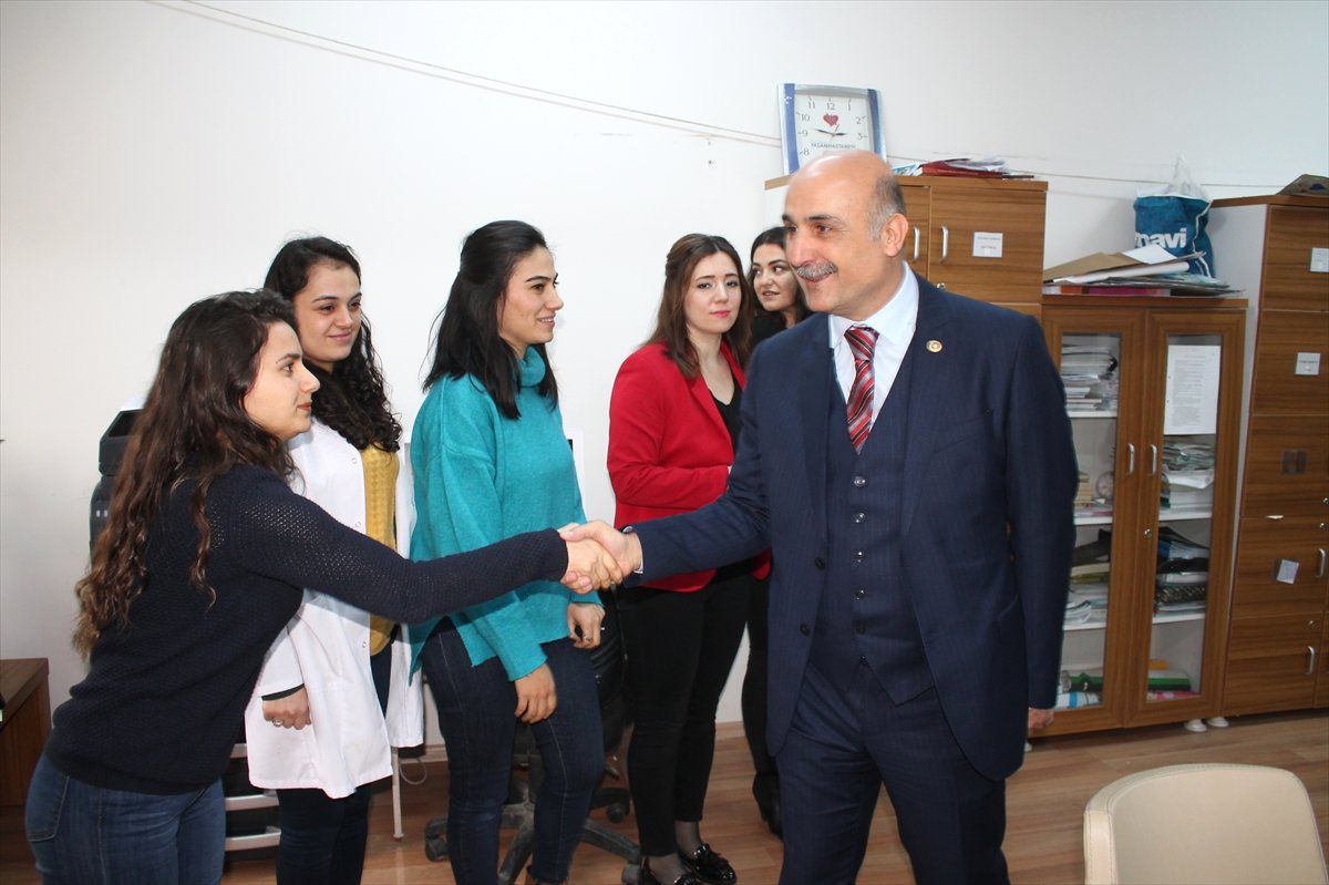 AK Parti Batman Milletvekili Özdemir\'den Lise Ziyareti