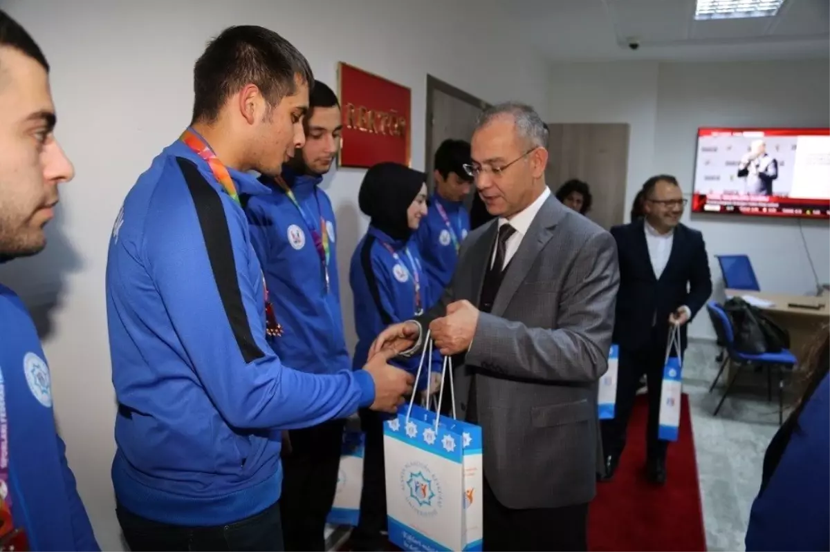 Alkü 8 Madalya, 2 Kupayla Döndü