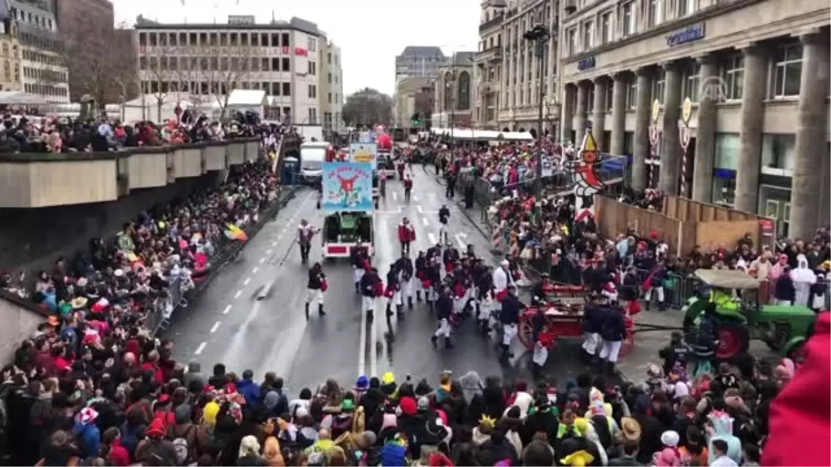 Almanya\'da "5. Mevsim" Karnaval Geçidi - Köln