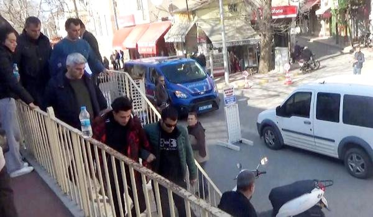 Annesine Mesaj Attığını İddia Ettiği Akrabasını, 17 Yerinden Bıçaklayarak Öldürdü (2)