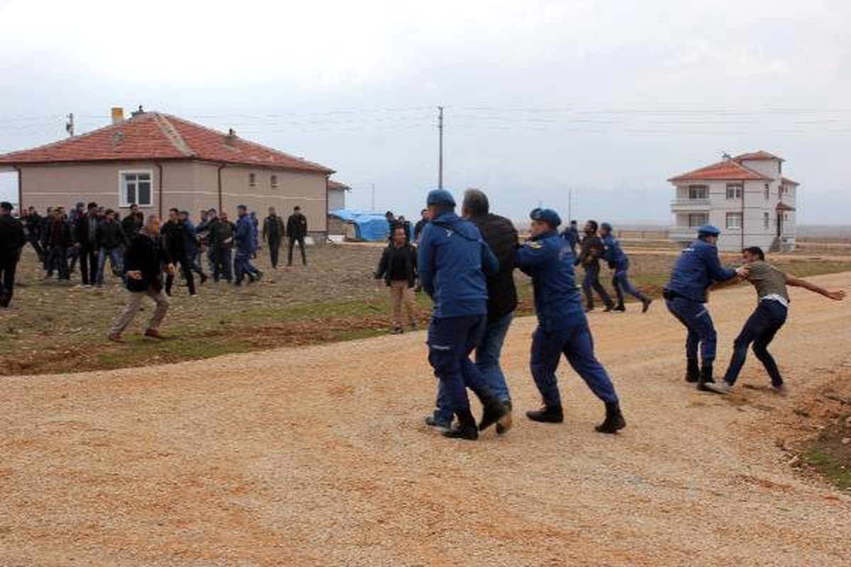 Arazi Yüzünden Öldürüldü, Yakınları Saldırganın Evini Taşladı