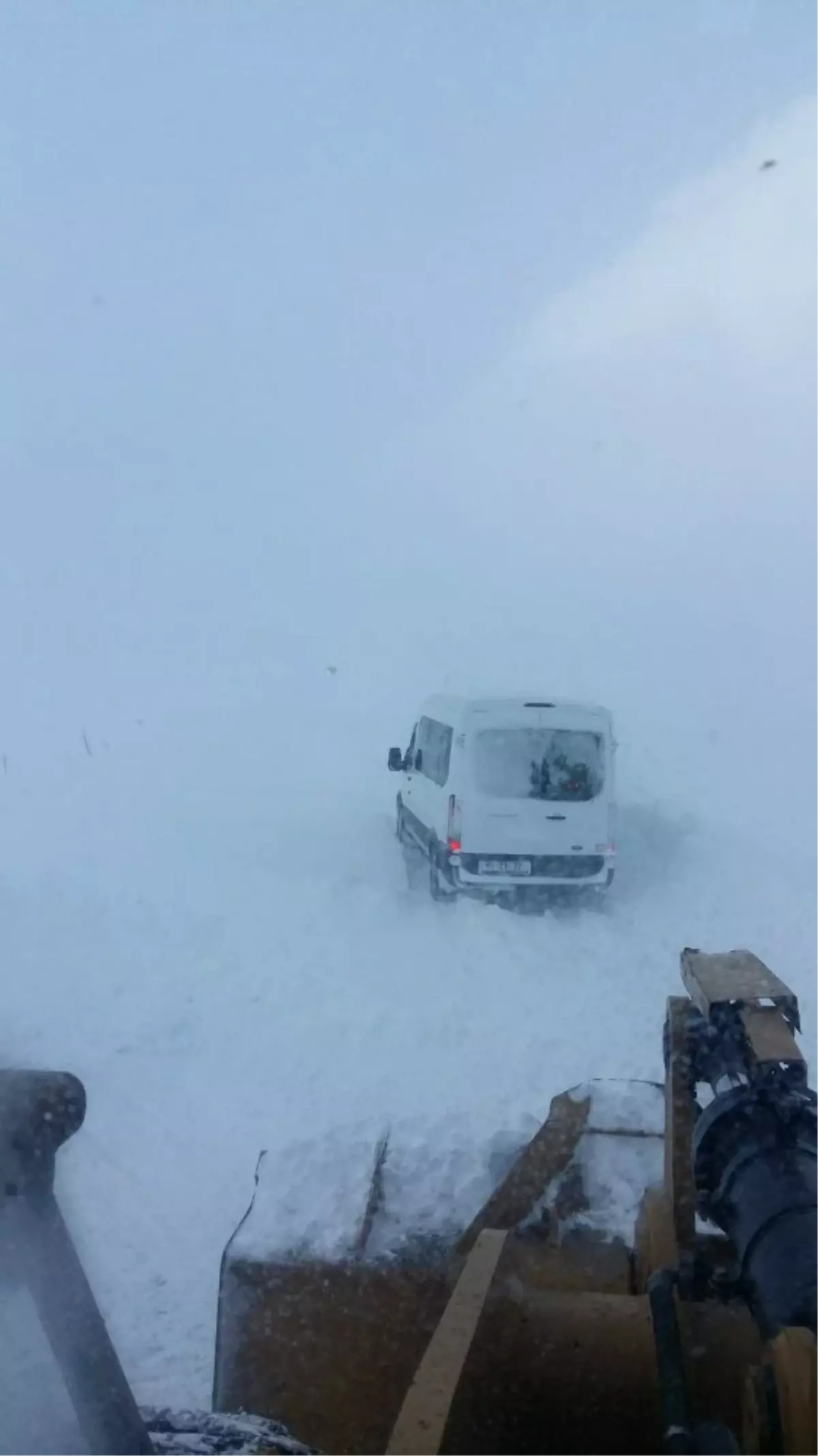 Arızaya Giden Vaski Ekipleri Kar ve Tipide Mahsur Kaldı