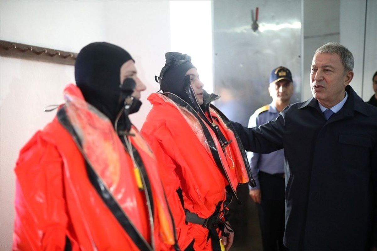 Bakan Akar, Gölcük Tersanesi\'ni Ziyaret Etti