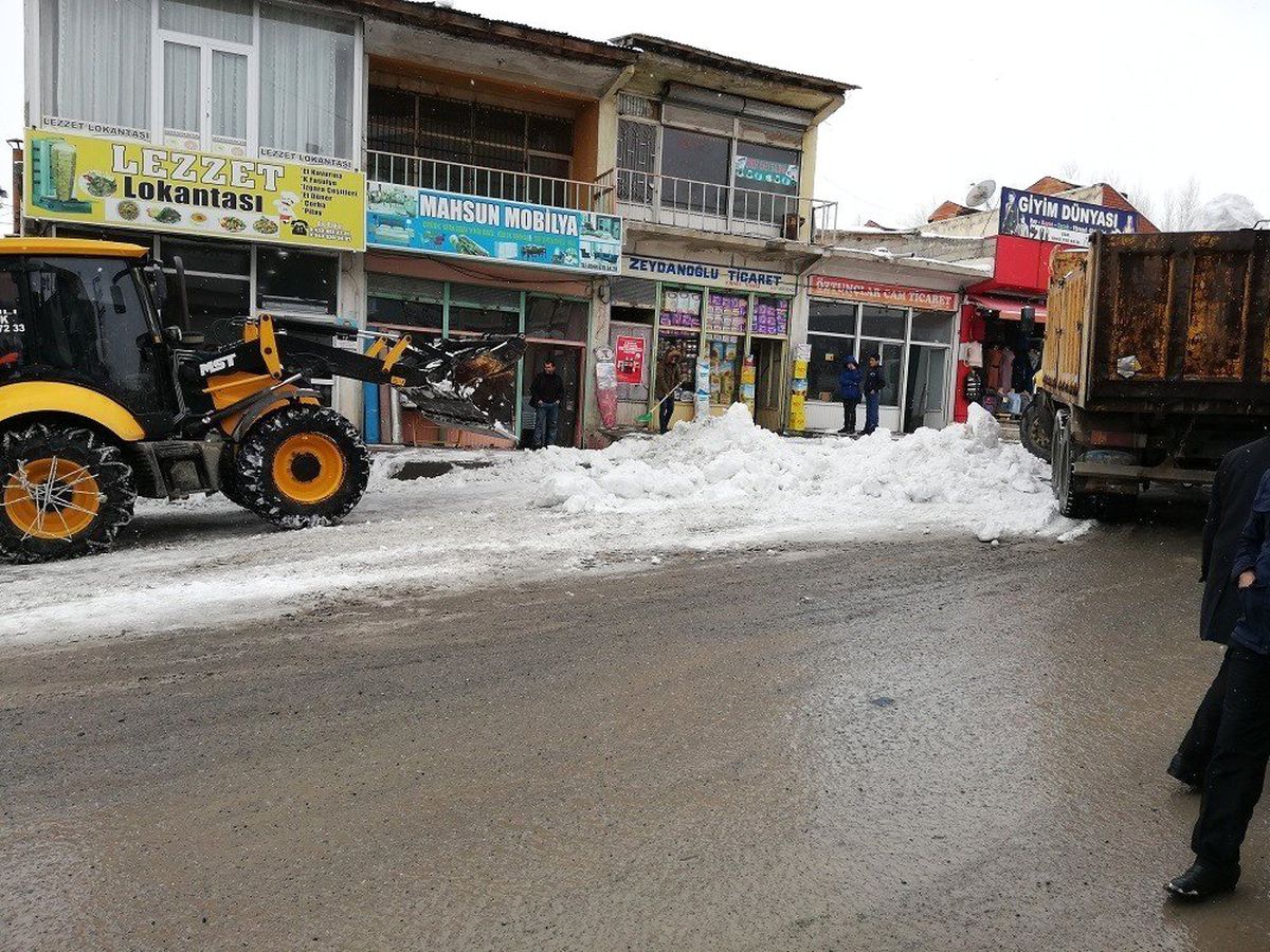 Başkale Kar Hapsinde