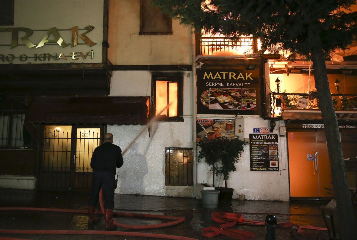 Başkentte Tarihi Hamamönü\'nde Yangın