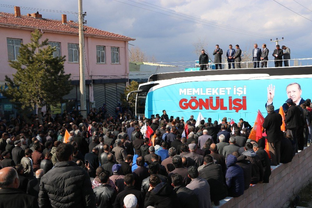 Bekir Pakdemirli: "Renkli Taraftar Patatesleri Yakın Zamanda Piyasaya Çıkacak"