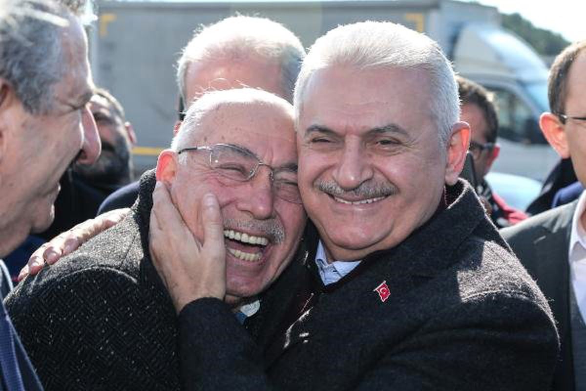 Binali Yıldırım Seçim Çalışmalarını Büyükçekmece\'de Sürdürüyor