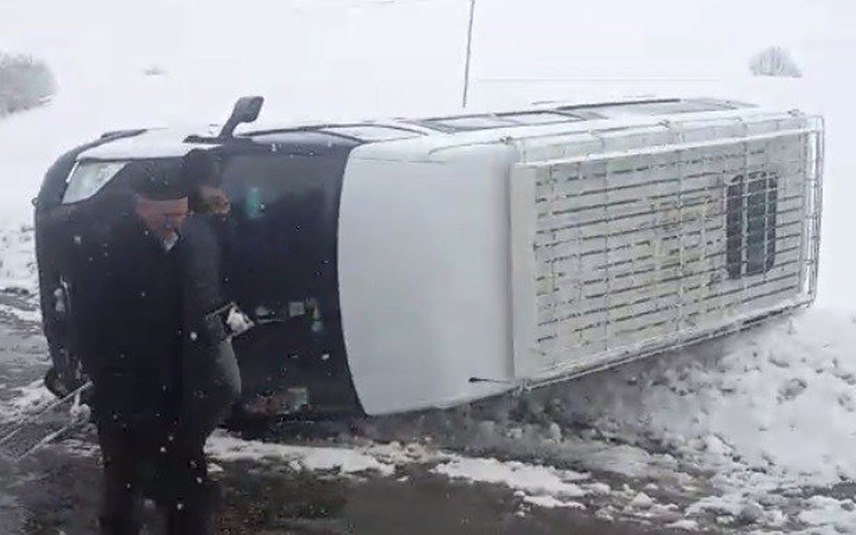 Bingöl\'de Öğrenci Servisi Devrildi: 5 Yaralı