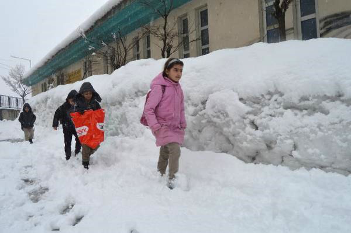 Bitlis\'de Eğitime Kar Engeli (3)