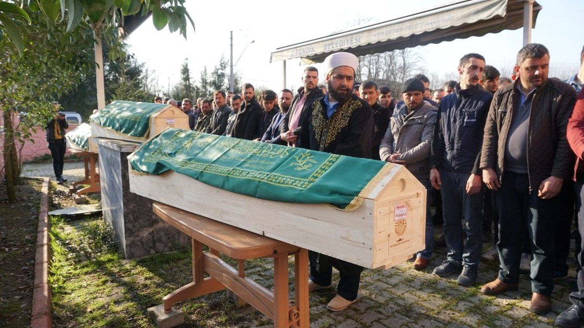 Damat Cinnetine Kurban Giden Anne ve İki Oğlu Toprağa Verildi