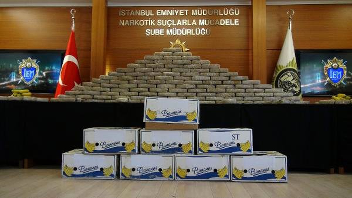 Ek Fotoğraflarla Geniş Haber) İstanbul\'da 185 Kilo Kokain Ele Geçirildi
