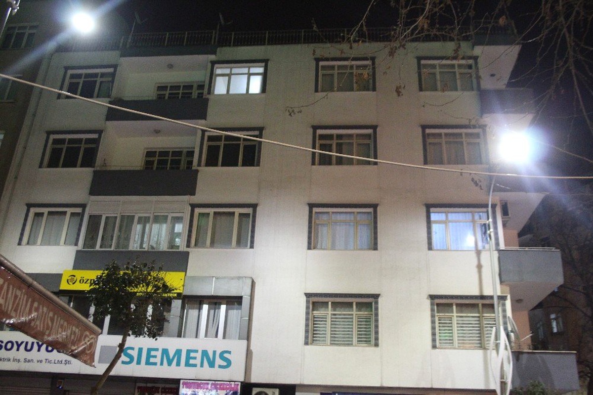 Elazığ\'da Gazdan Zehirlenen Anne Kız Hastaneye Kaldırıldı