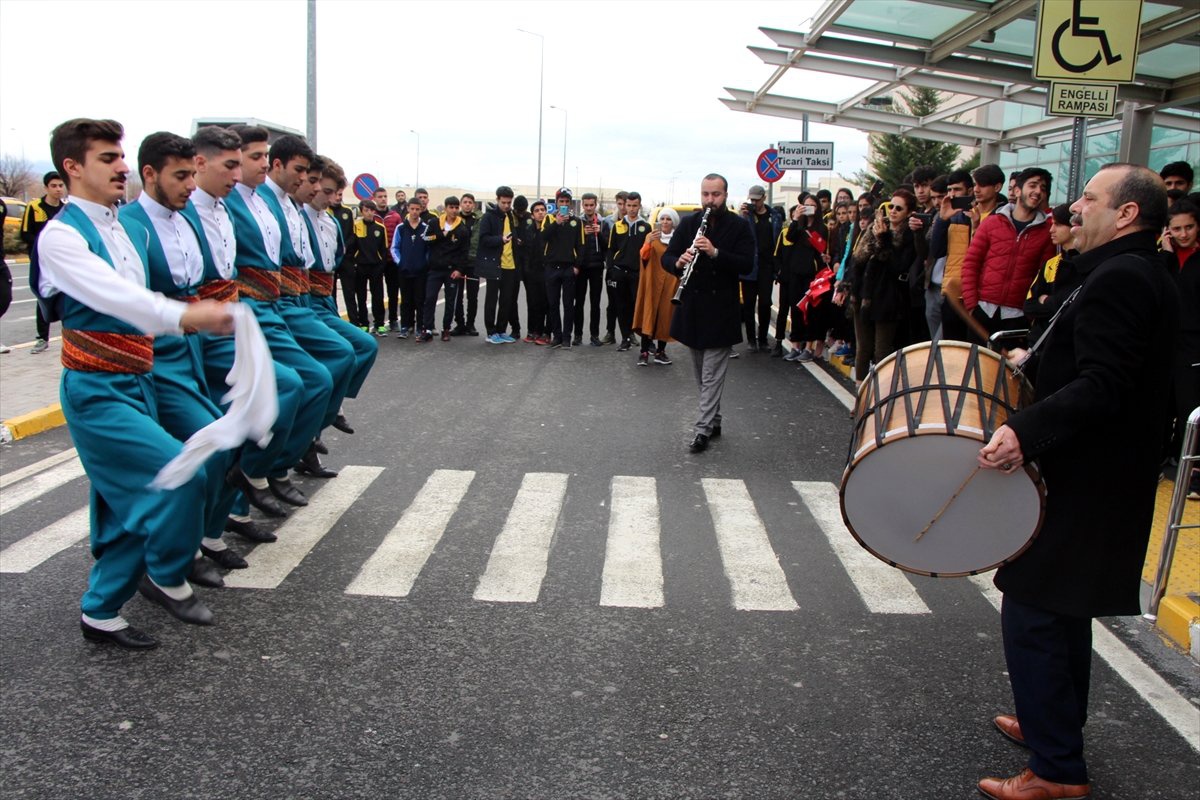Elazığ\'da Şampiyon Takıma Coşkulu Karşılama