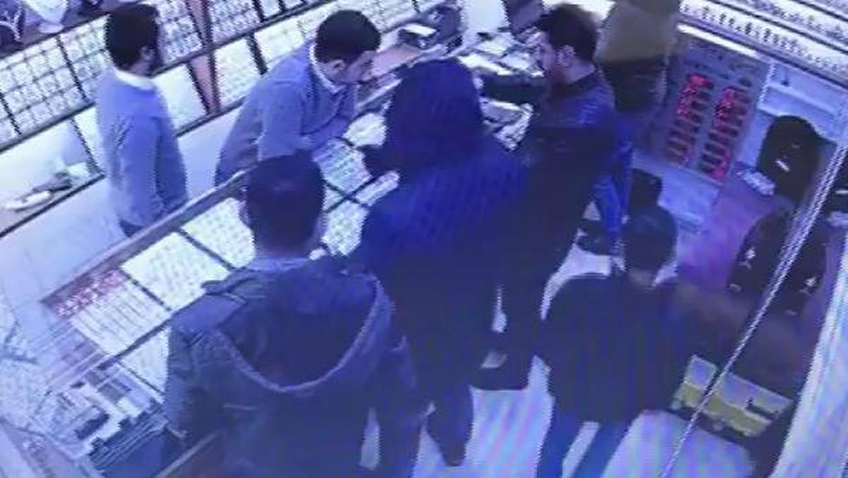 Esenyurt\'ta İçinde 2 Kilo Altın Bulunan Çantayı Çaldı