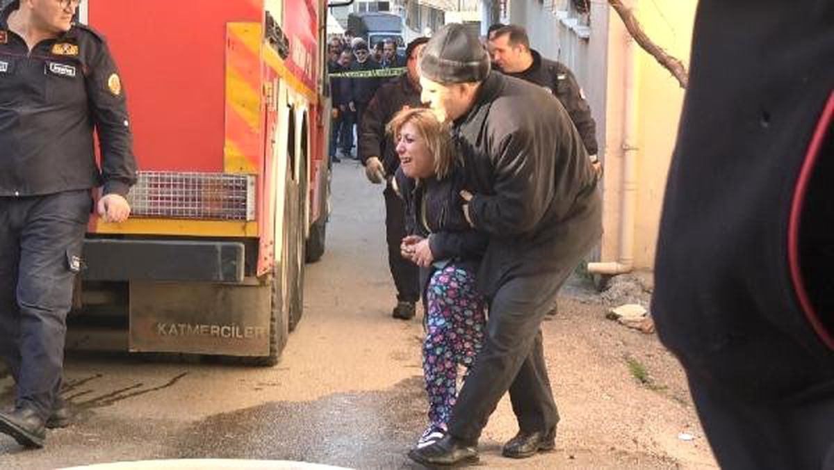 Evi Yanan Kadın Sinir Krizi Geçirdi