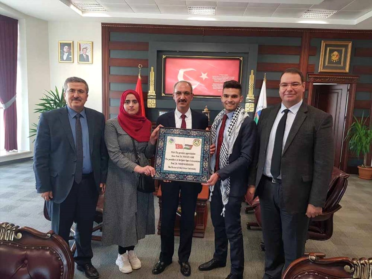 Filistinli Öğrencilerden Rektör Karakaya\'ya Ziyaret