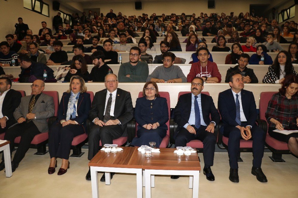 Gaziantep\'te \'Yerel Yöntemler İdaresinde Kadın ve Gençler" Söyleşisi