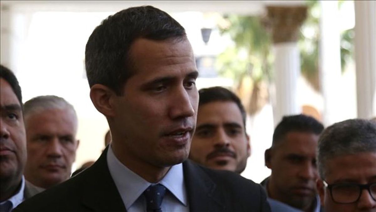 Guaido Venezuela\'ya döndü