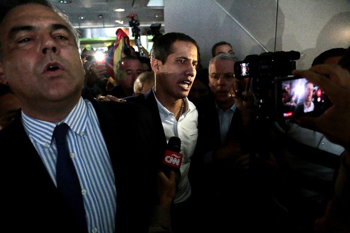 Guaido, Venezuela\'ya Döndü
