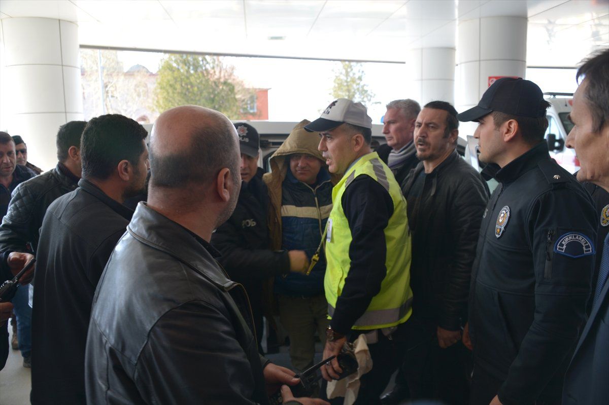 İş Arkadaşını Silahla Yaralayıp Kamyonetten Düşürmüş