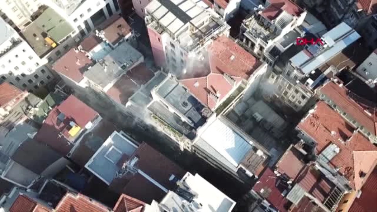 İstanbul Beyoğlu\'ndaki Yangın; Kavga Ettiği Arkadaşlarını Korkutmak İçin Evi Ateşe Vermiş