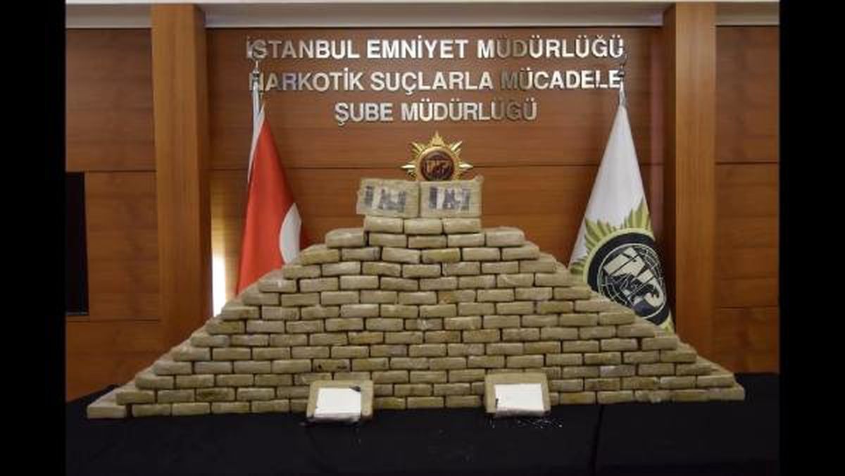 İstanbul\'da 185 Kilo Kokain Ele Geçirilen Operasyon Kamerada