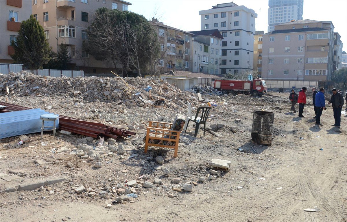 Kartal\'da Riskli Binaların Yıkımı