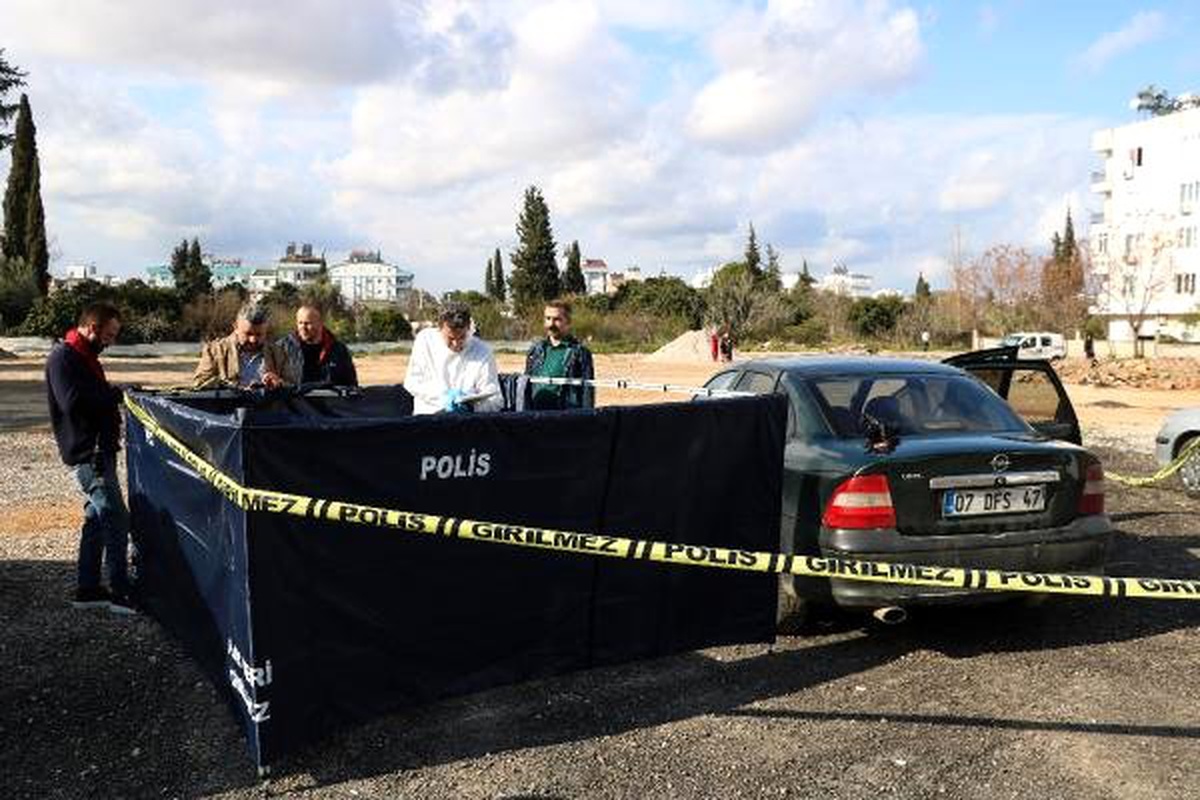 Kayıp Olarak Aradığı Oğlunu Otomobilinde Ölü Buldu