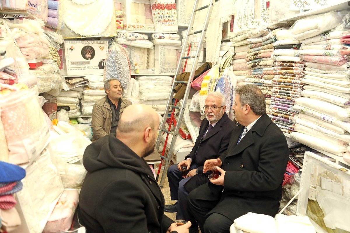 Millet Caddesi ve Urgancılar Çarşısı\'nda Gönül Köprüsü