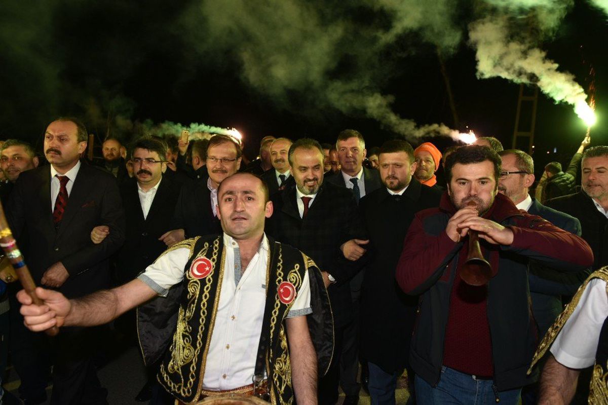 Millet\'te Aktaş Rüzgârı Esti