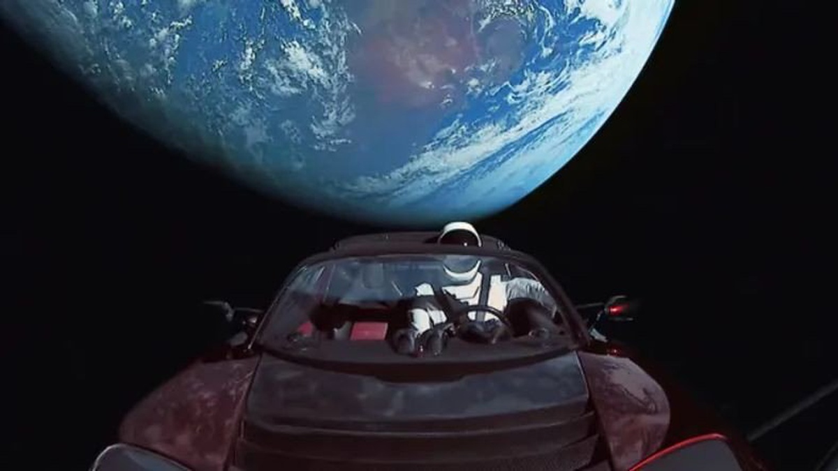 Musk\'ın Uzaya Gönderdiği Tesla Roadster, En Çok \'Yol Yapan\' Otomobil Oldu