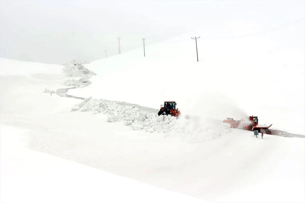 Nemrut Yolu Kardan Temizleniyor