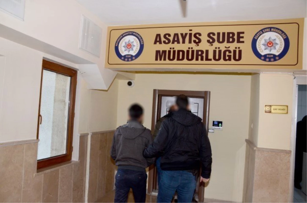 Nevşehir\'de Hakkında Arama Kararı Olan 3 Kişi Tutuklandı