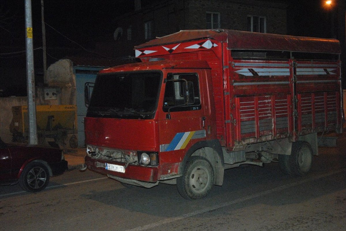 Ödemiş\'te Kamyonet ile Motosiklet Çarpıştı: 1 Yaralı