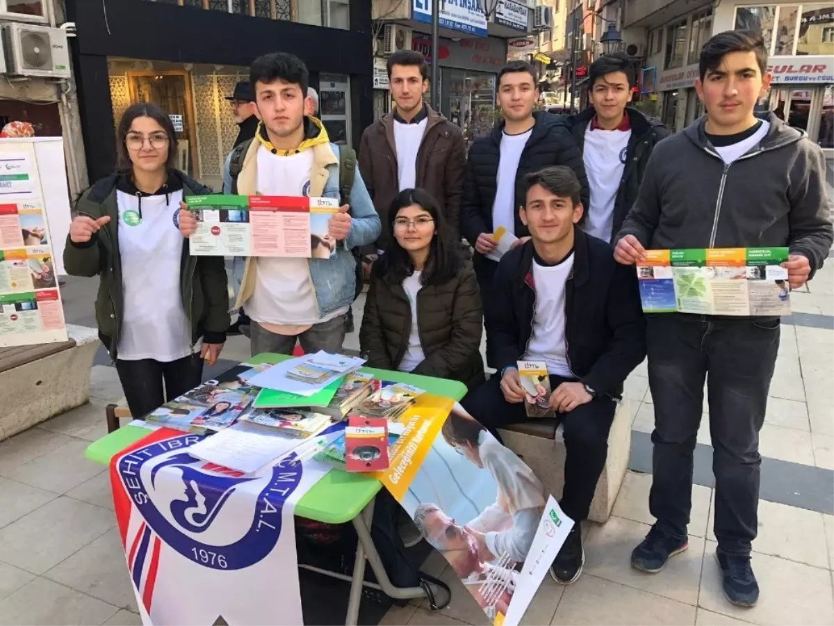 Öğrencilerden Yeşilay Haftası Farkındalık Etkinliği