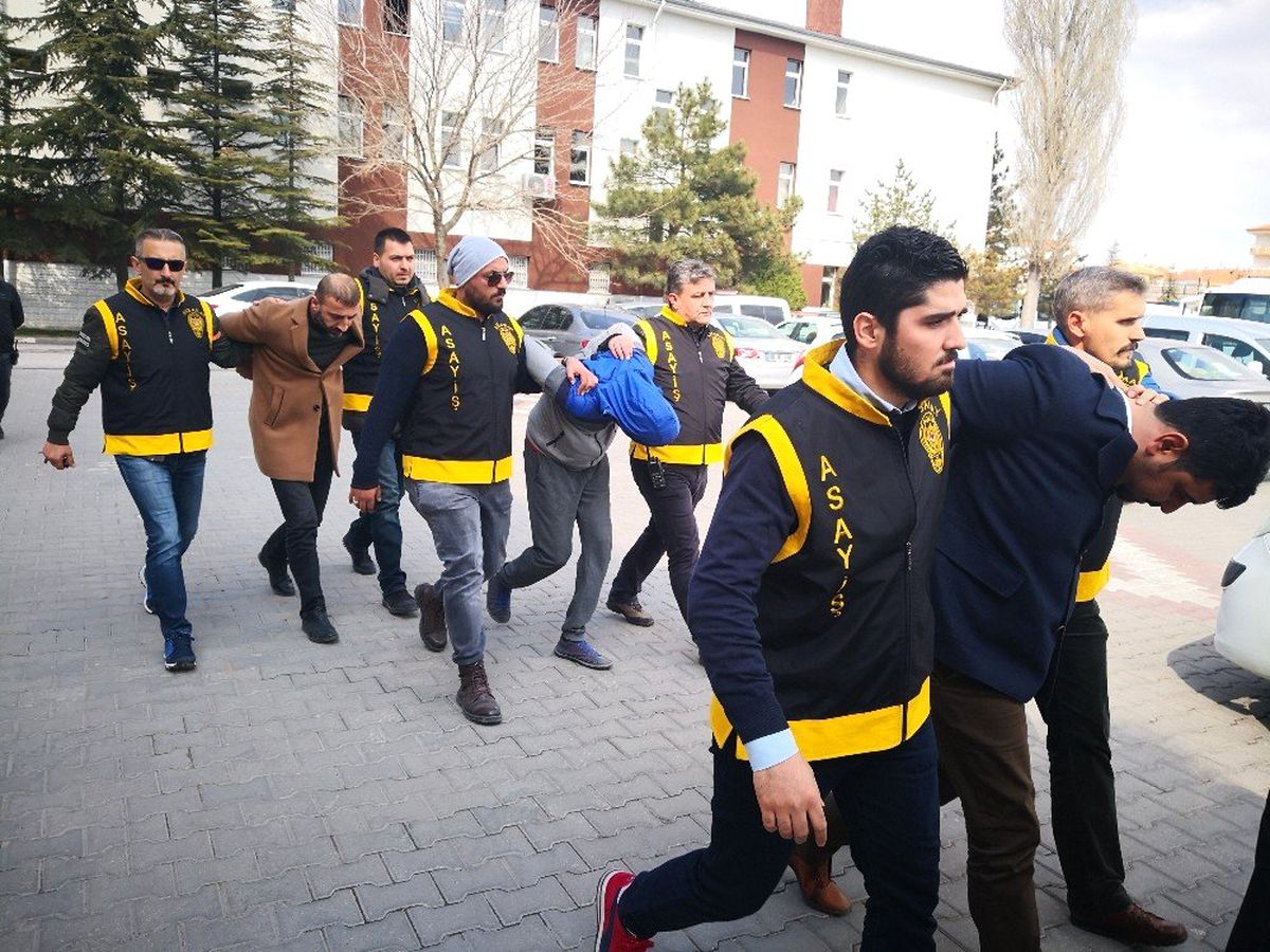 Polisi 14 Kurşunla Yaralayan 4 Zanlı Eğlence Merkezinde Yakalandı