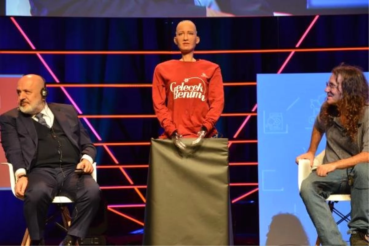 Robot Sophia Stem Zirvesi İçin Türkiye\'de