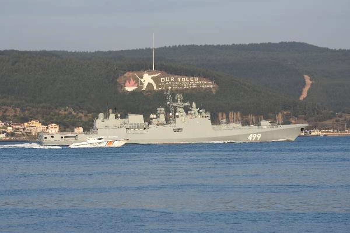 Rus Savaş Gemisi, Çanakkale Boğazı\'ndan Geçti