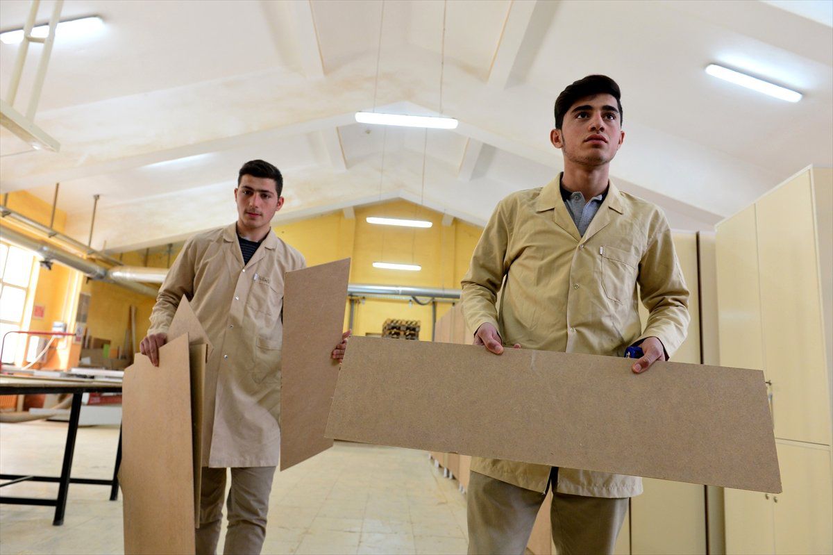 Şanlıurfa\'nın Fabrikalarla Yarışan Meslek Liseleri