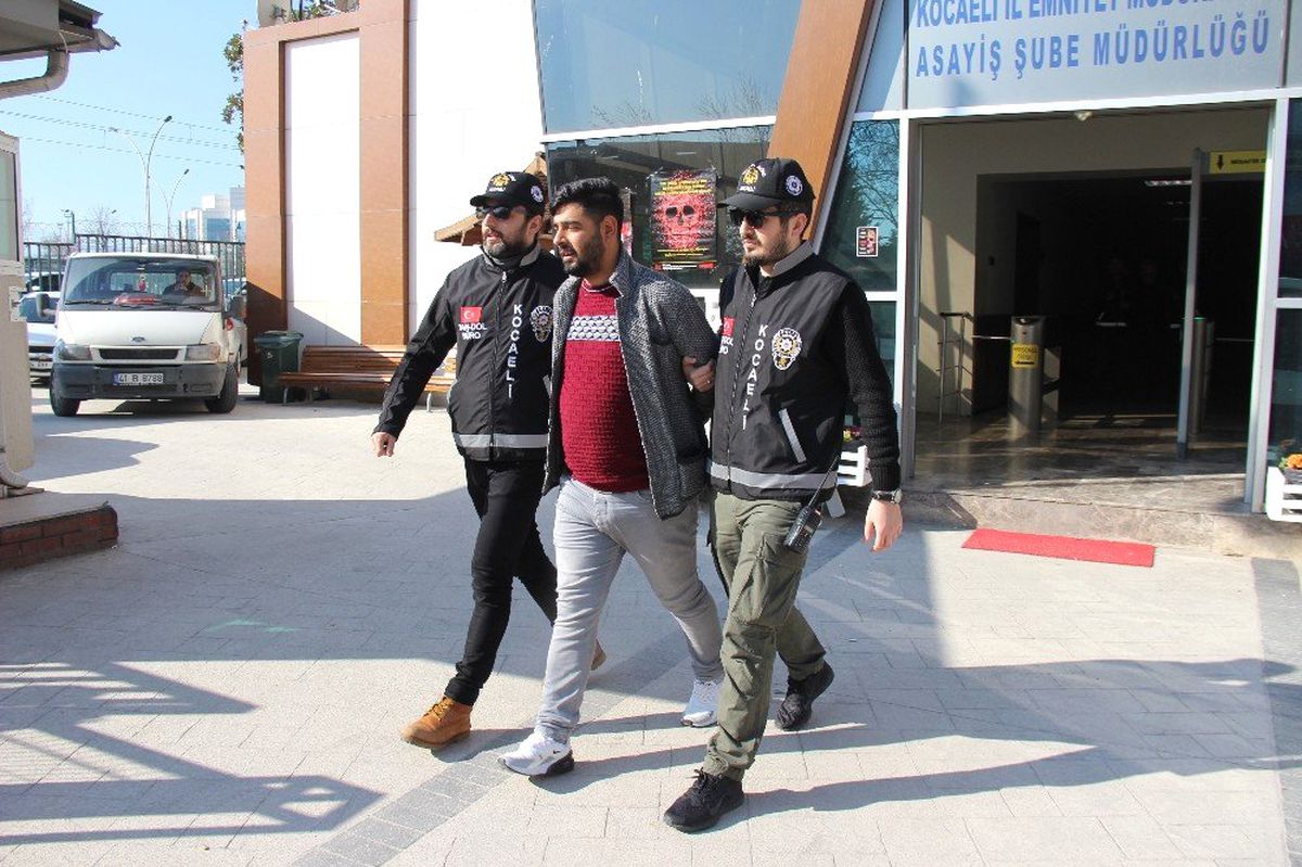 Tırnakçılık\' Yöntemi ile İş Yerlerini Soyan 2 Kişi Yakalandı