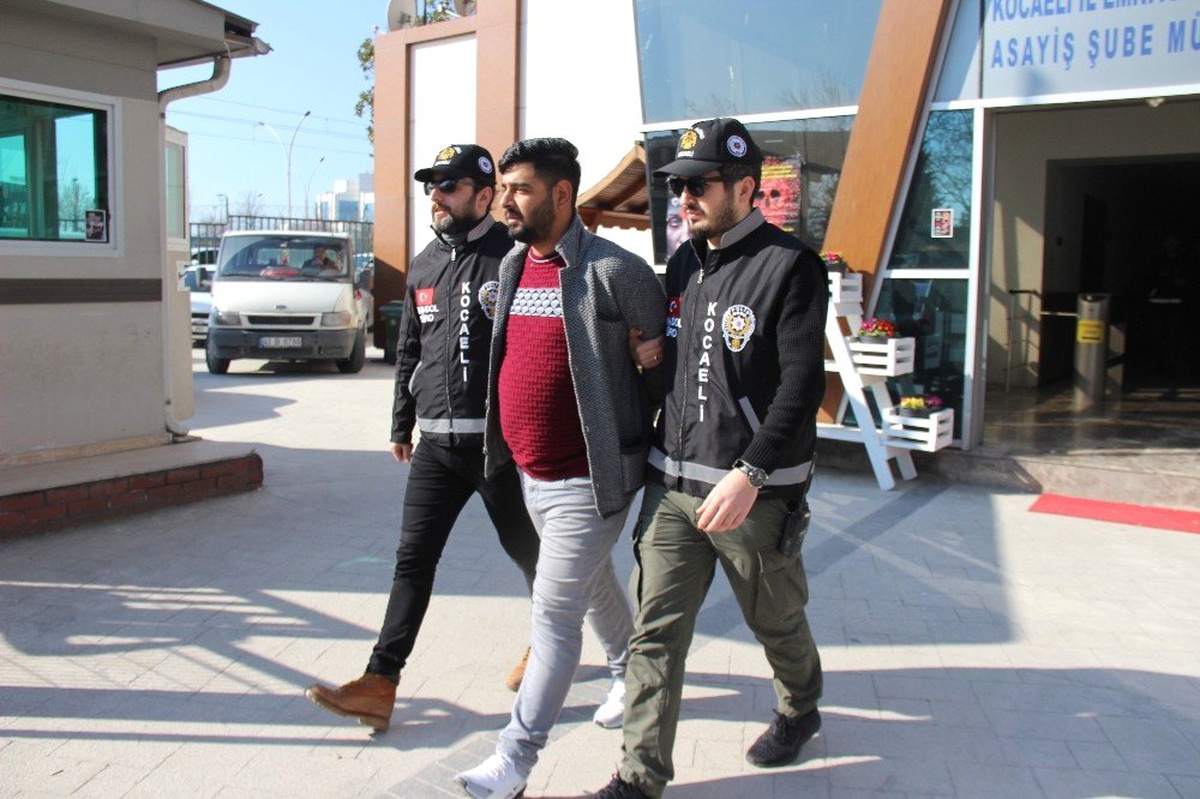 Tırnakçılık\' Yöntemi ile İş Yerlerini Soyan 2 Kişi Yakalandı