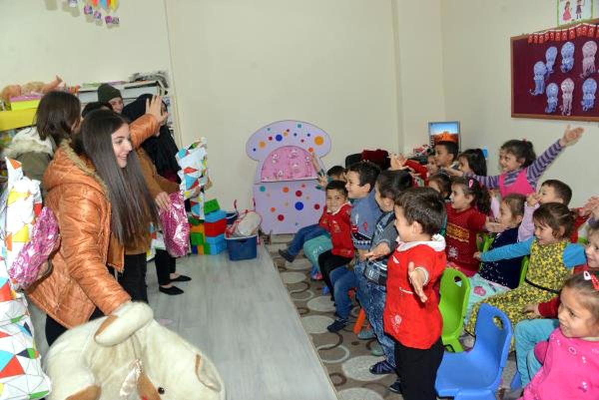 Topladıkları Oyuncaklarla Köy Çocuklarının Yüzlerini Güldürdüler