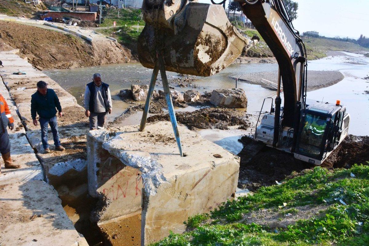 Torbalı\'daki O Köprüyü Sel Yıktı, Belediye Yeniliyor