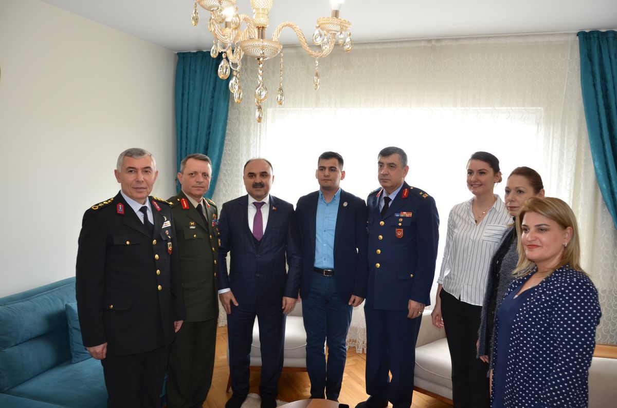 Vali Günaydın Terörle Mücadele Gazisine Rozetini Taktı