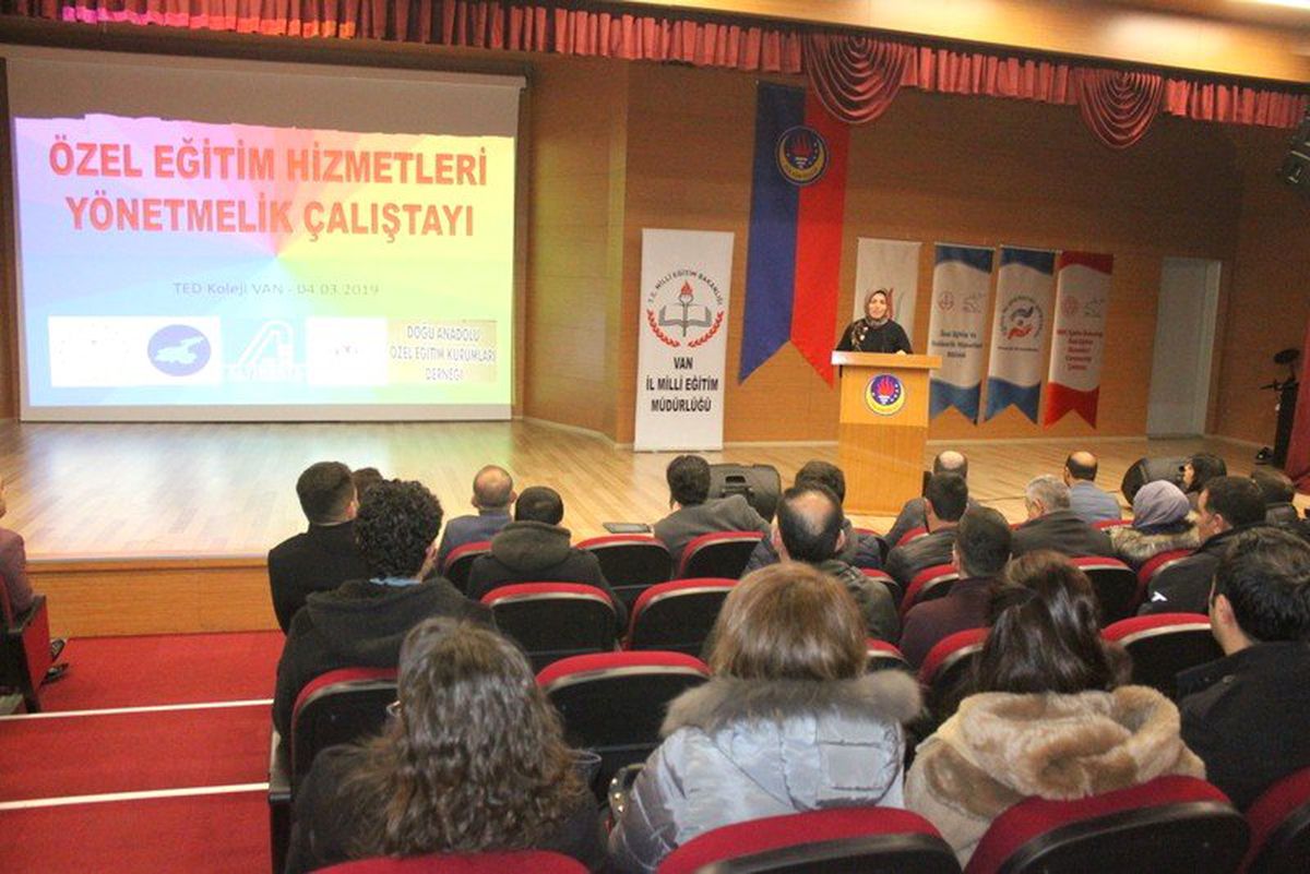 Van\'da \'Özel Eğitim Hizmetleri Yönetmeliği\' Çalıştayı