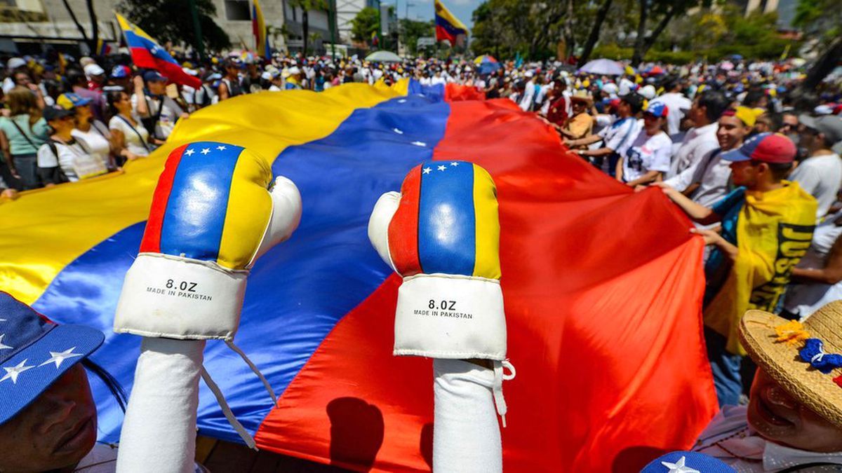 Venezuela Krizi - Muhalif Lider Guaido Ülkeye Geri Dönebilecek Mi?