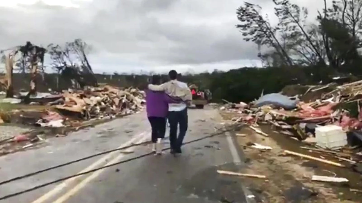 Video: ABD\'nin Alabama Eyaletinde Fırtına: En Az 22 Ölü